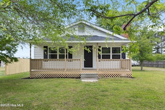 84 8th St, Maysville, NC 28555