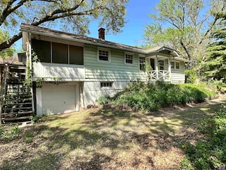 103 NW Elmwood Ave, Topeka, KS 66606