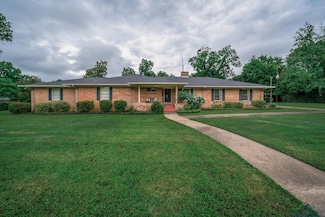 604 Woodcrest Ln, Longview, TX 75601