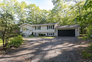 38 Williams Rd, Smithfield, RI 02917