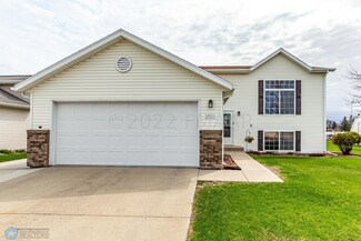 3910 34th St S, Fargo, ND 58104