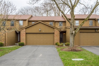 52 Great Wood Cir, Fairport, NY 14450