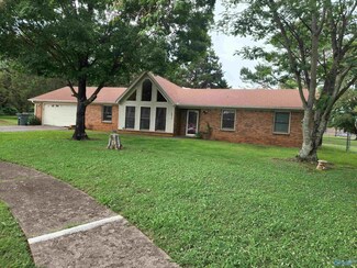 6416 Flo Dr NW, Huntsville, AL 35810