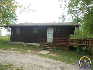 8579 Greenwood Ave, Ozawkie, KS 66070