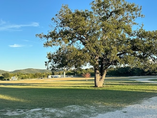 301 Summit Dr, Leakey, TX 78873