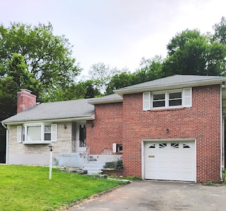 3 Rye Ridge Pkwy, West Hartford, CT 06117