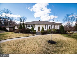 886 Lake Ave, Woodbury Heights, NJ 08097