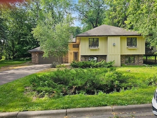 13701 Wood Ln, Hopkins, MN 55305