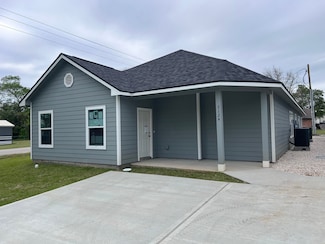 312 W Watson St Unit A-B, Willis, TX 77378