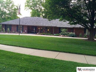 9921 Essex Dr, Omaha, NE 68114