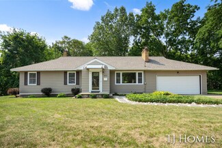 1816 4th St NW, Grand Rapids, MI 49504