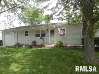 1011 N Thornwood Ave, Davenport, IA 52804