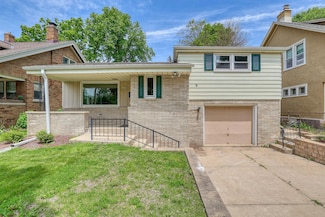 4828 W Wisconsin Ave, Milwaukee, WI 53208