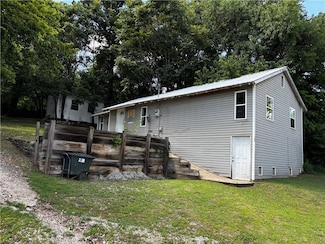 106 S Gaskill St, Huntsville, AR 72740