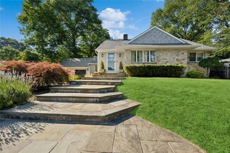 70 Downing Ave, Sea Cliff, NY 11579