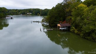 75 E Cove Ln, Weems, VA 22576