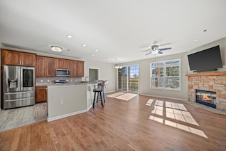 9227 S 51st St Unit 204, Franklin, WI 53132