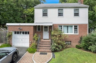 25 Fenwick Rd, Hastings On Hudson, NY 10706