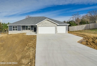 205 Gavin Ln, Linn, MO 65051