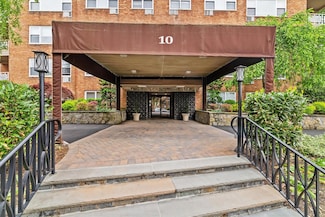 10 Old Mamaroneck Rd Unit 3F, White Plains, NY 10605