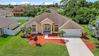 386 SW Donna Terrace, Port Saint Lucie, FL 34984