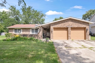 1489 Lake Holiday Dr, Sandwich, IL 60548