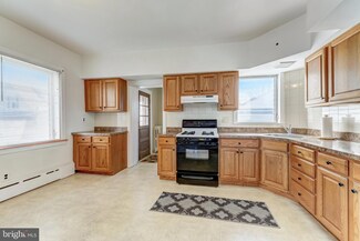 357 E County Line Rd, Ardmore, PA 19003