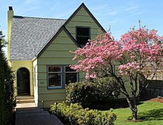 214 S Garden St, Bellingham, WA 98225