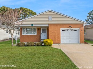 22 San Carlos St, Toms River, NJ 08757