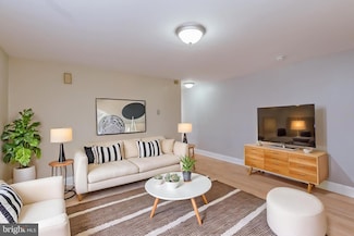 2220 Almond St Unit 2, Philadelphia, PA 19125
