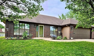 1000 Foxridge Dr, Warrensburg, MO 64093