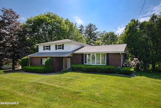 31 Autumn Dr, North Adams, MA 01247