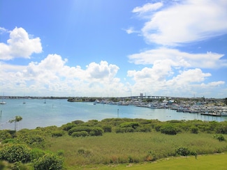31 Harbour Isle Dr W Unit PH06, Fort Pierce, FL 34949