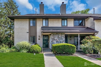 39 Hampshire Dr, Plainsboro, NJ 08536