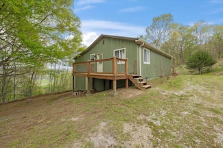 555 Gentry Ln, Celina, TN 38551