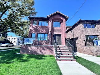 38-40 215th St, Flushing, NY 11361