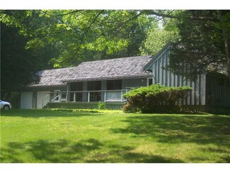 37 Amesbury Ln, Little Compton, RI 02837