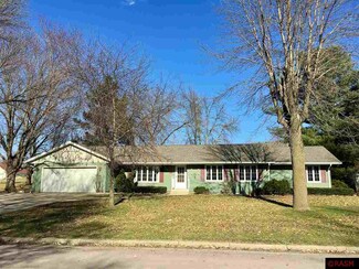127 Outer Dr, Le Sueur, MN 56058