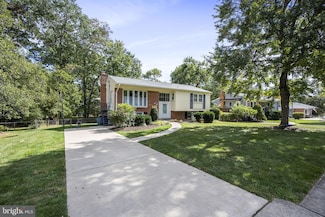 2415 Jackson Pkwy, Vienna, VA 22180