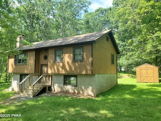 153 Deer Trail Dr, Hawley, PA 18428