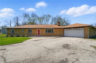 1111 Darlington Dr, Beavercreek, OH 45434