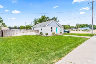 712 2nd St N, Nampa, ID 83687
