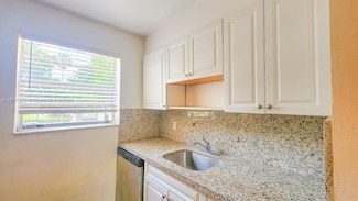 11 Edgewater Dr Unit 8, Coral Gables, FL 33133