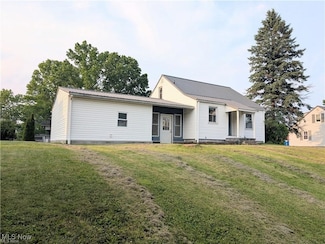 173 6th St SW, Brewster, OH 44613