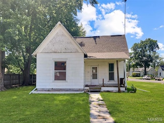 114 W Union St, Vandalia, MO 63382