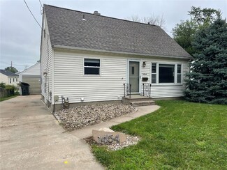 1454 30th St NE, Cedar Rapids, IA 52402