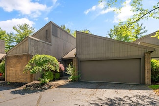 1624 Coppertree Ln, Columbus, OH 43232
