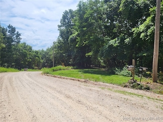 104 Golden Goose Dr, Edwards, MO 65326
