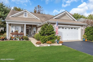 12 Gardenways Ct, Lakewood, NJ 08701