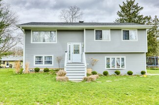 6N550 Tucker Ave, Saint Charles, IL 60174